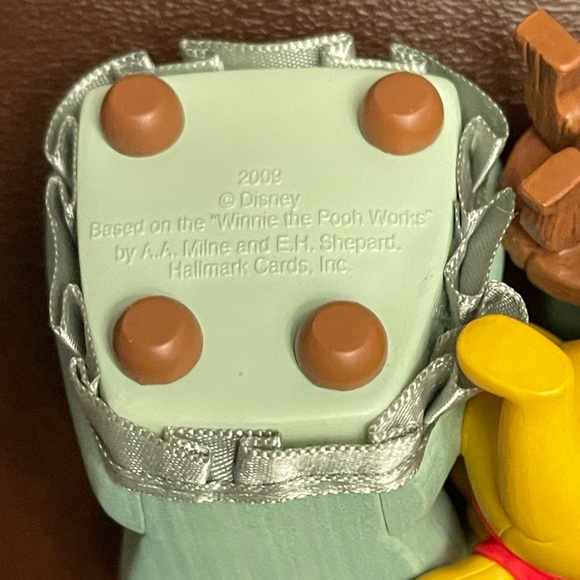 Hallmark Winnie the Pooh collection. - Picture 3 of 8